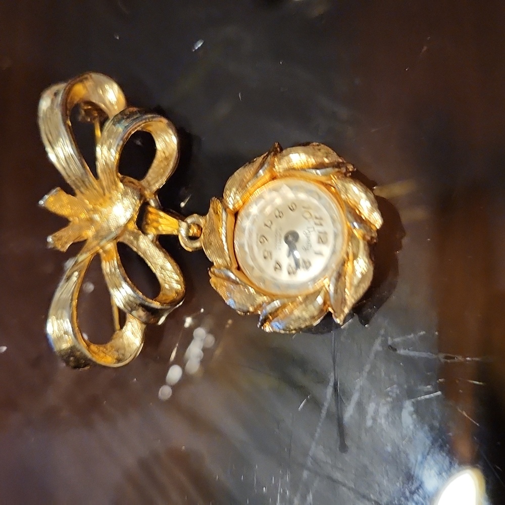 Dynasty 17 Jewel Nurses Watch